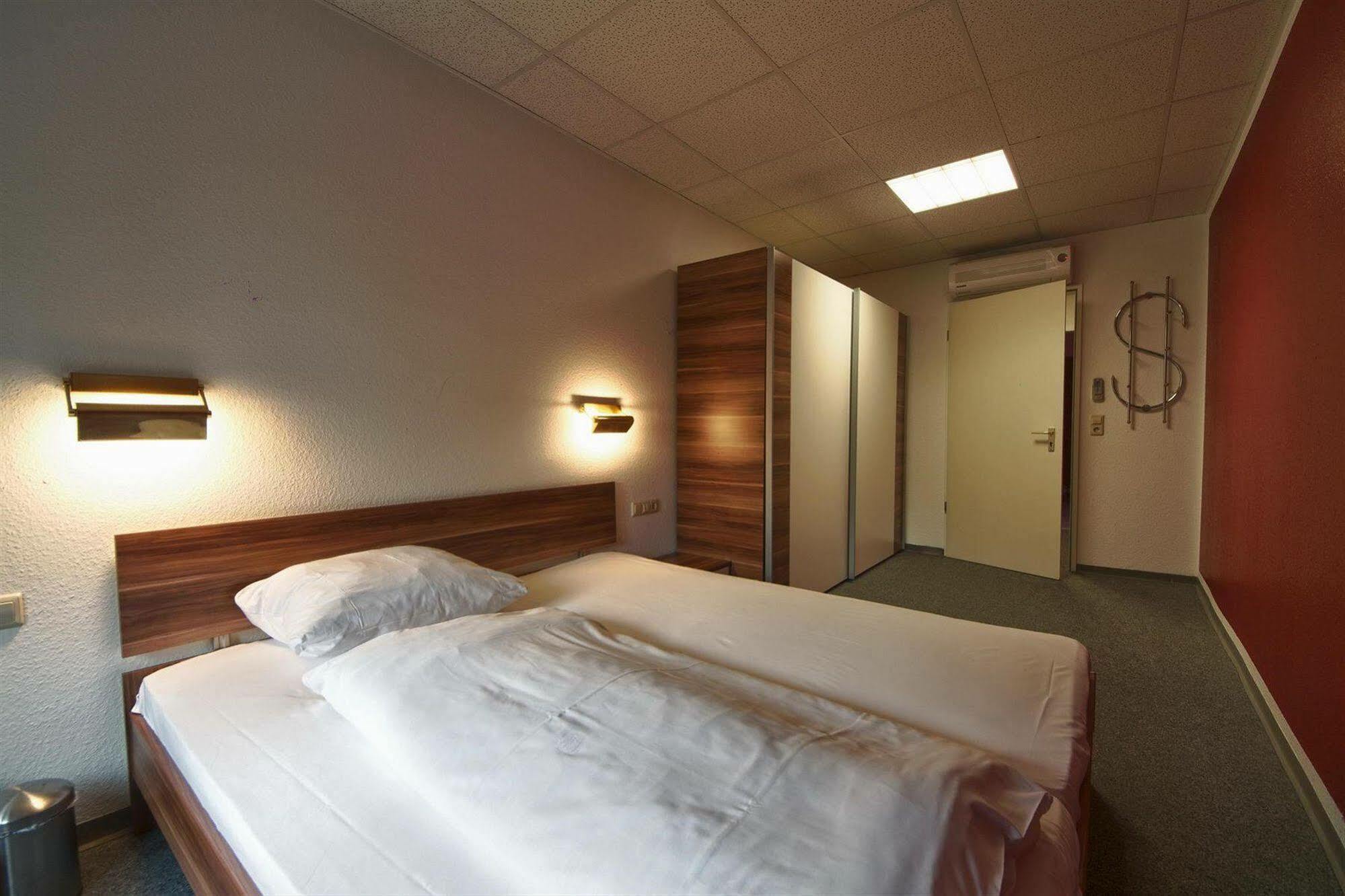 Kubler Stars Hotel Karlsruhe Eksteriør billede